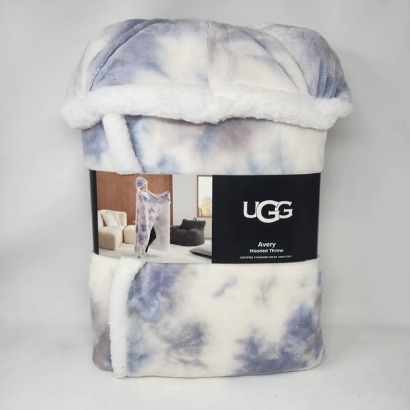UGG Other - NWT UGG Avery Hooded Throw in Fog & Snow Tie-Dye